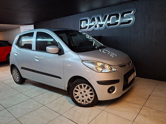 Hyundai i10 2 of 5