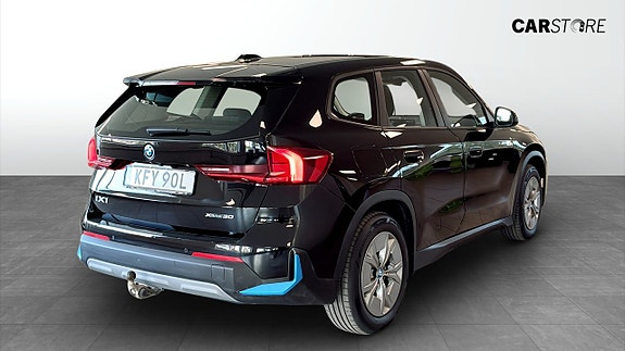 BMW iX1 2 of 5