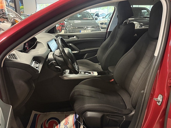 Peugeot 308 SW 6 of 8