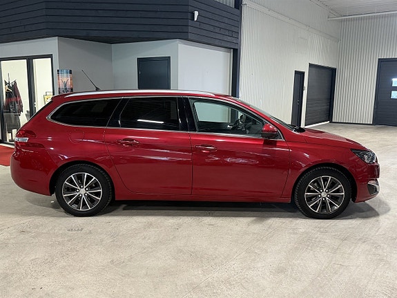 Peugeot 308 SW 3 of 8