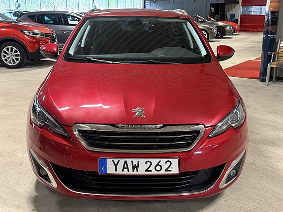 Peugeot 308 SW 2 of 8