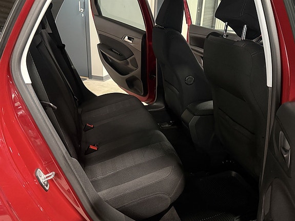 Peugeot 308 SW 7 of 8