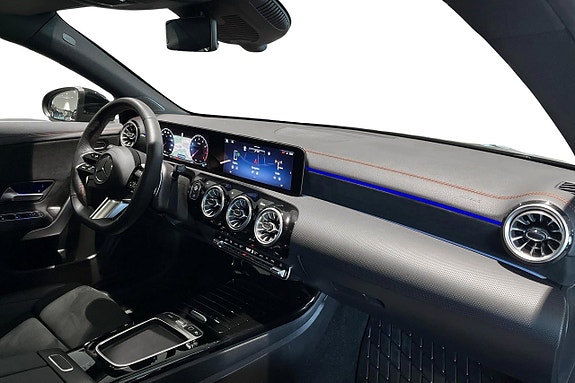 Mercedes-Benz CLA200 11 of 16