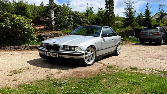 BMW 318i 2 of 5