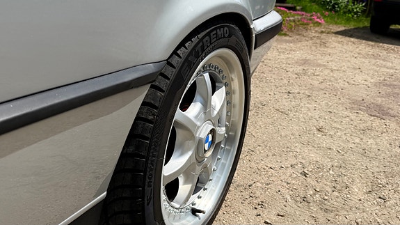 BMW 318i 4 of 5