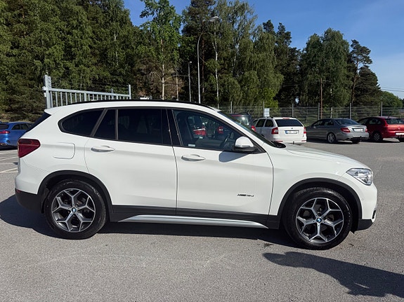 BMW X1 3 of 5