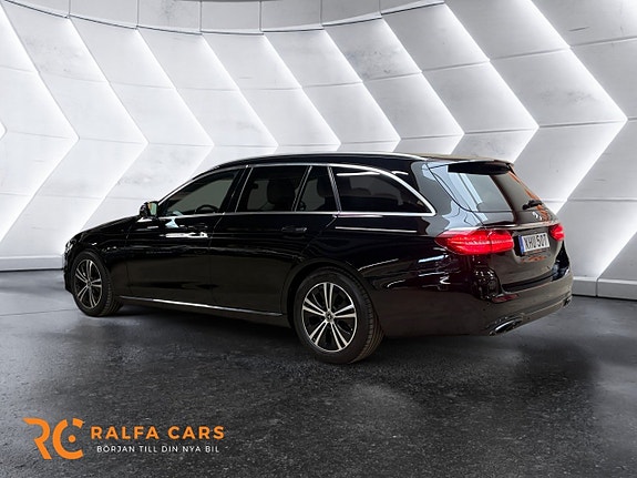 Mercedes-Benz E200 4 of 5