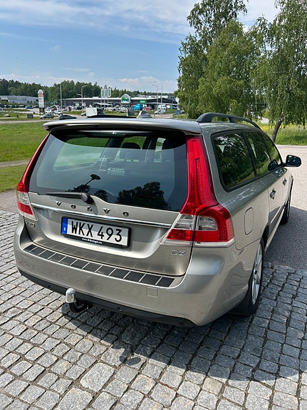 Volvo V70 4 of 5