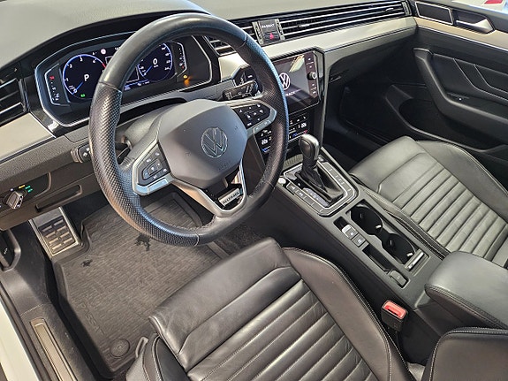 Volkswagen Passat Alltrack 8 of 11
