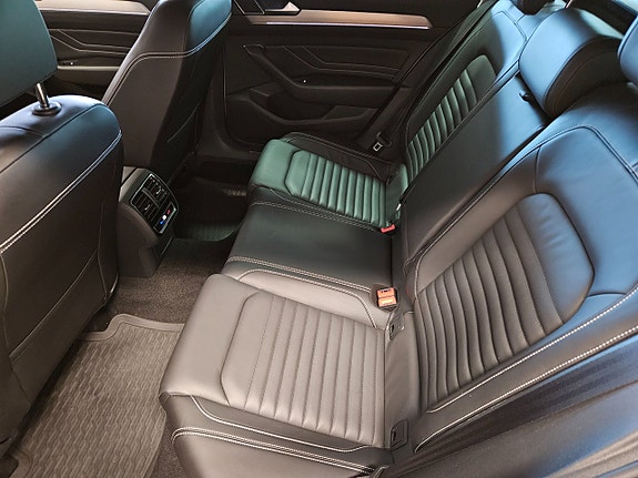 Volkswagen Passat Alltrack 7 of 11