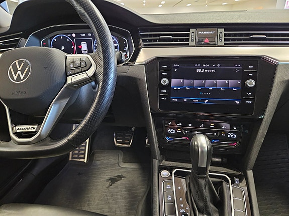 Volkswagen Passat Alltrack 10 of 11