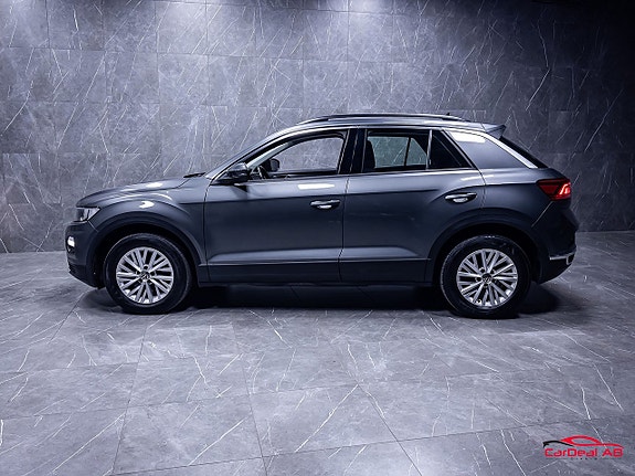 Volkswagen T-Roc 4 of 5