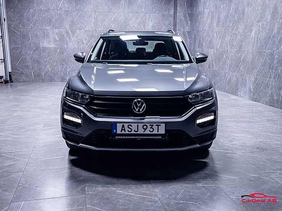 Volkswagen T-Roc 2 of 5