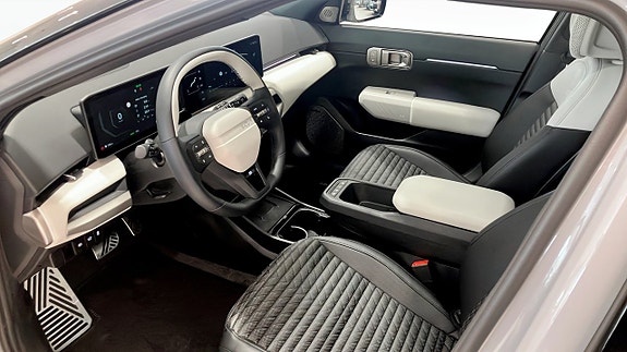 Kia EV4 8 of 19
