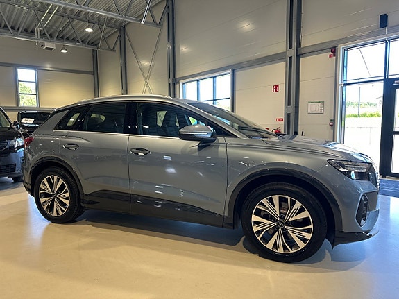 Audi Q4 e-tron 3 of 5