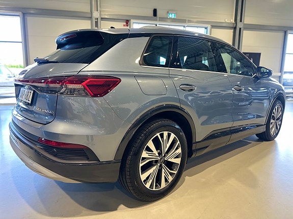 Audi Q4 e-tron 4 of 5