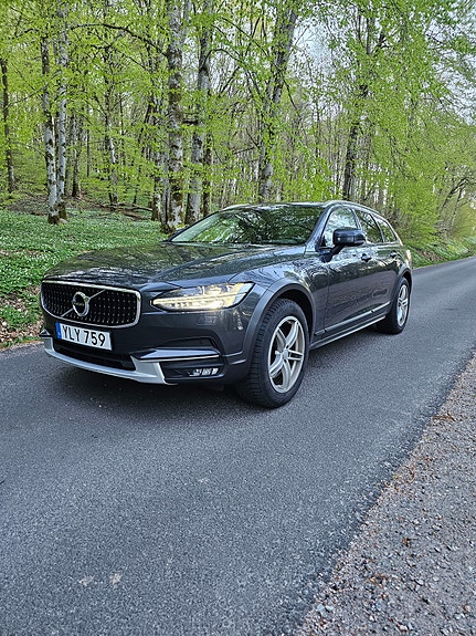 Volvo V90 Cross Country 3 of 5