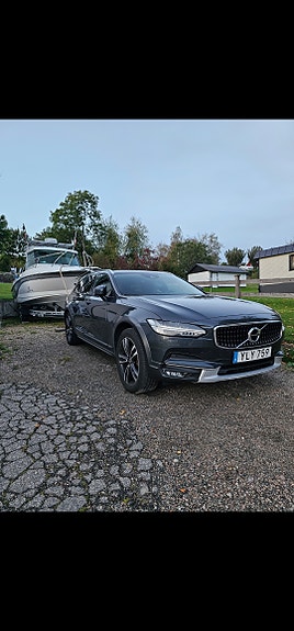 Volvo V90 Cross Country 2 of 5