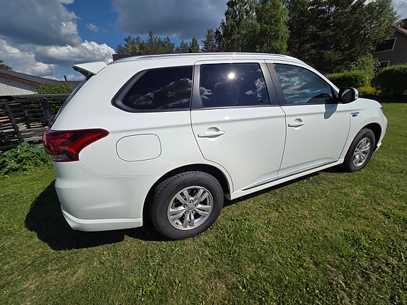 Mitsubishi Outlander 3 of 5