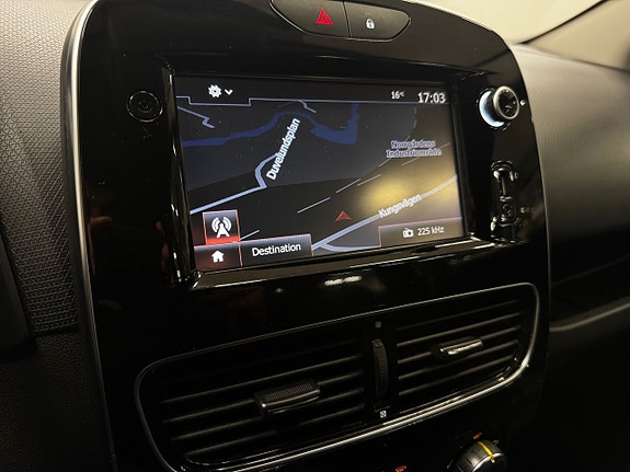 Renault Clio 17 of 19