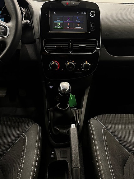 Renault Clio 15 of 19