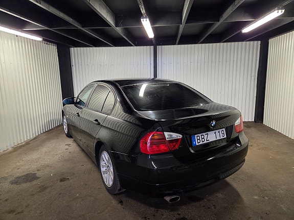 BMW 320i 9 of 11