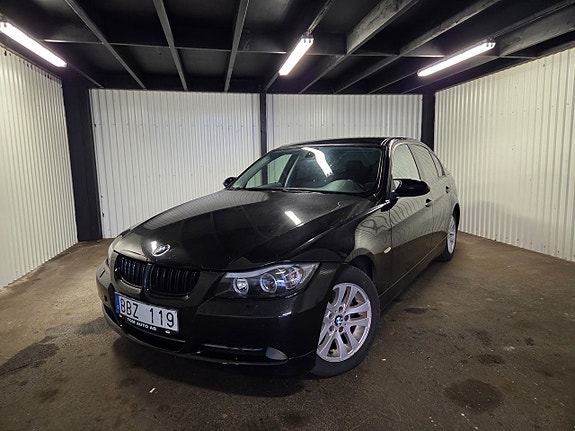 BMW 320i 5 of 5