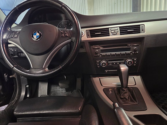 BMW 320i 7 of 11