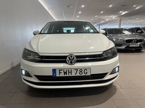 Volkswagen Polo 2 of 5