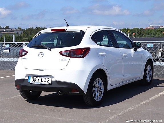 Mazda 2 3 of 5