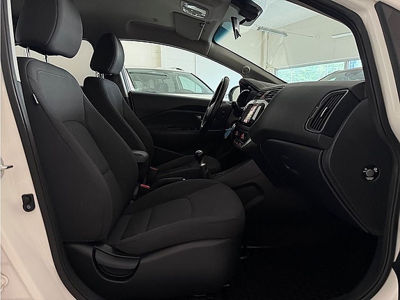 Kia Rio 4 of 5