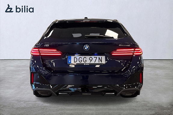 BMW i5 4 of 5