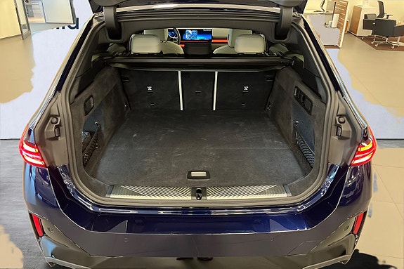 BMW i5 10 of 19