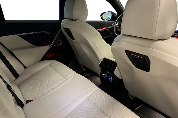 BMW i5 7 of 19