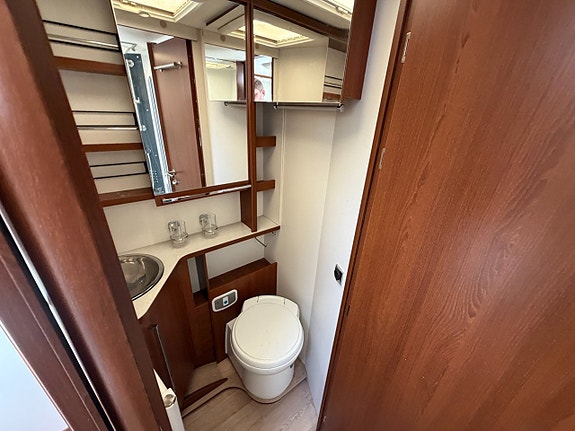 Rapido S70 7096F Queenbed - Automat - Alde - Ny kamrem - Lyx - Solcell! 17 of 17