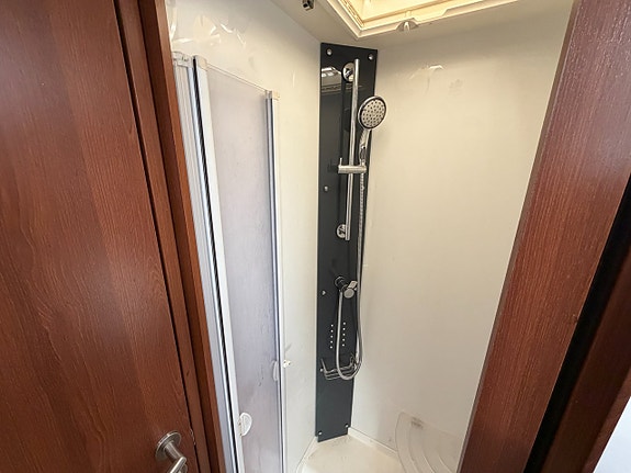 Rapido S70 7096F Queenbed - Automat - Alde - Ny kamrem - Lyx - Solcell! 16 of 17