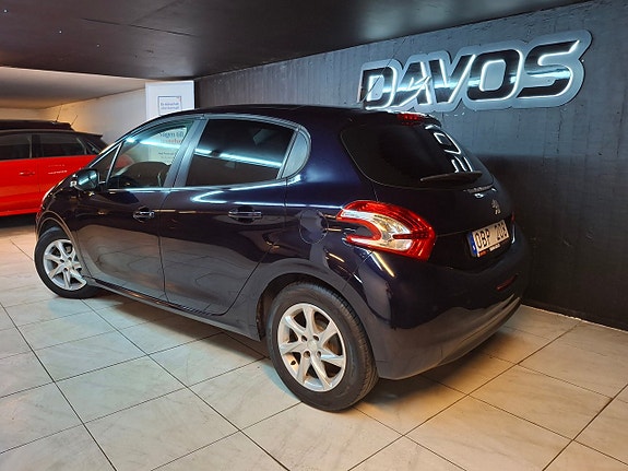 Peugeot 208 8 of 11