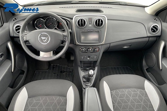 Dacia Sandero 12 of 20