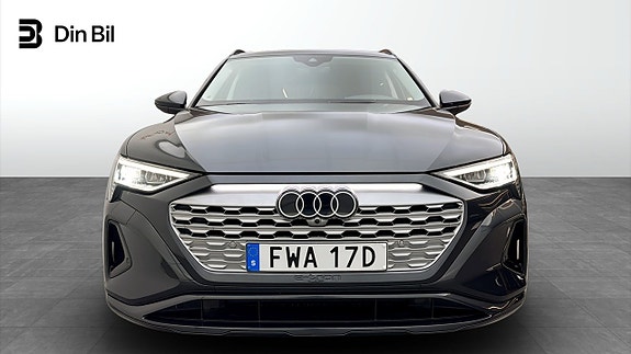 Audi Q8 e-tron 4 of 5