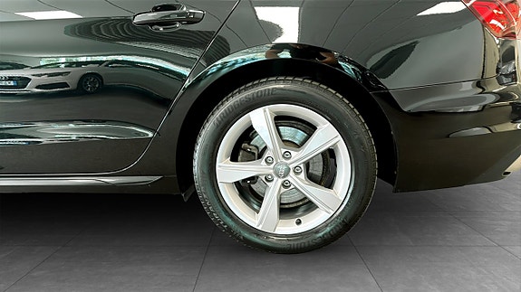 Audi A4 6 of 17