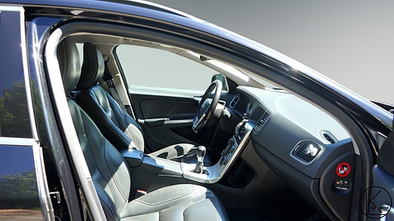 Volvo V60 13 of 23