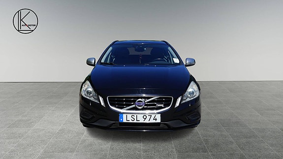 Volvo V60 2 of 23
