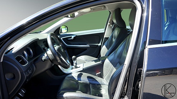 Volvo V60 4 of 23