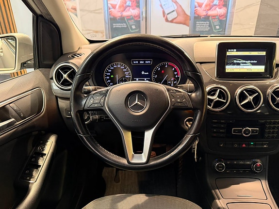 Mercedes-Benz B200 10 of 24