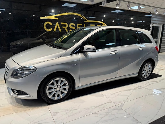 Mercedes-Benz B200 2 of 5