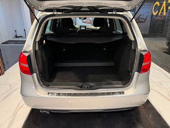 Mercedes-Benz B200 5 of 5