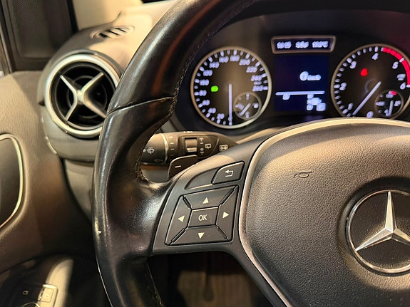 Mercedes-Benz B200 11 of 24