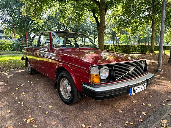 Volvo 242 2 of 14