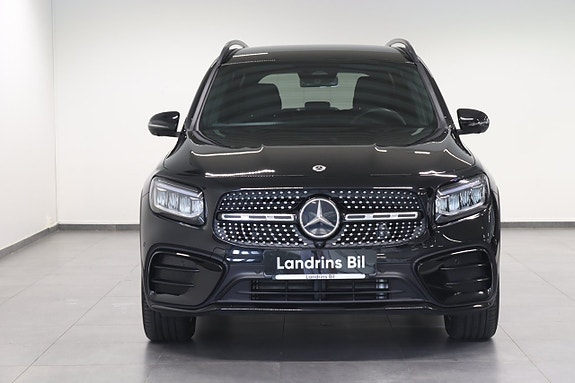 Mercedes-Benz GLB220 d 2 of 5
