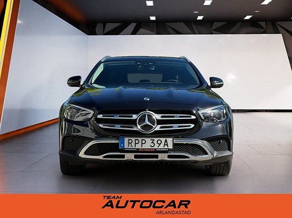 Mercedes-Benz E220 d 3 of 5